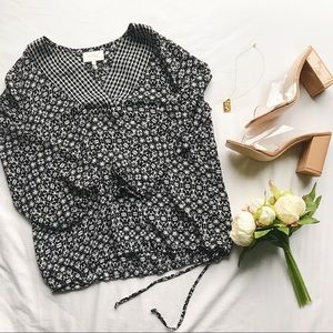 Loose fitting printed shirt.